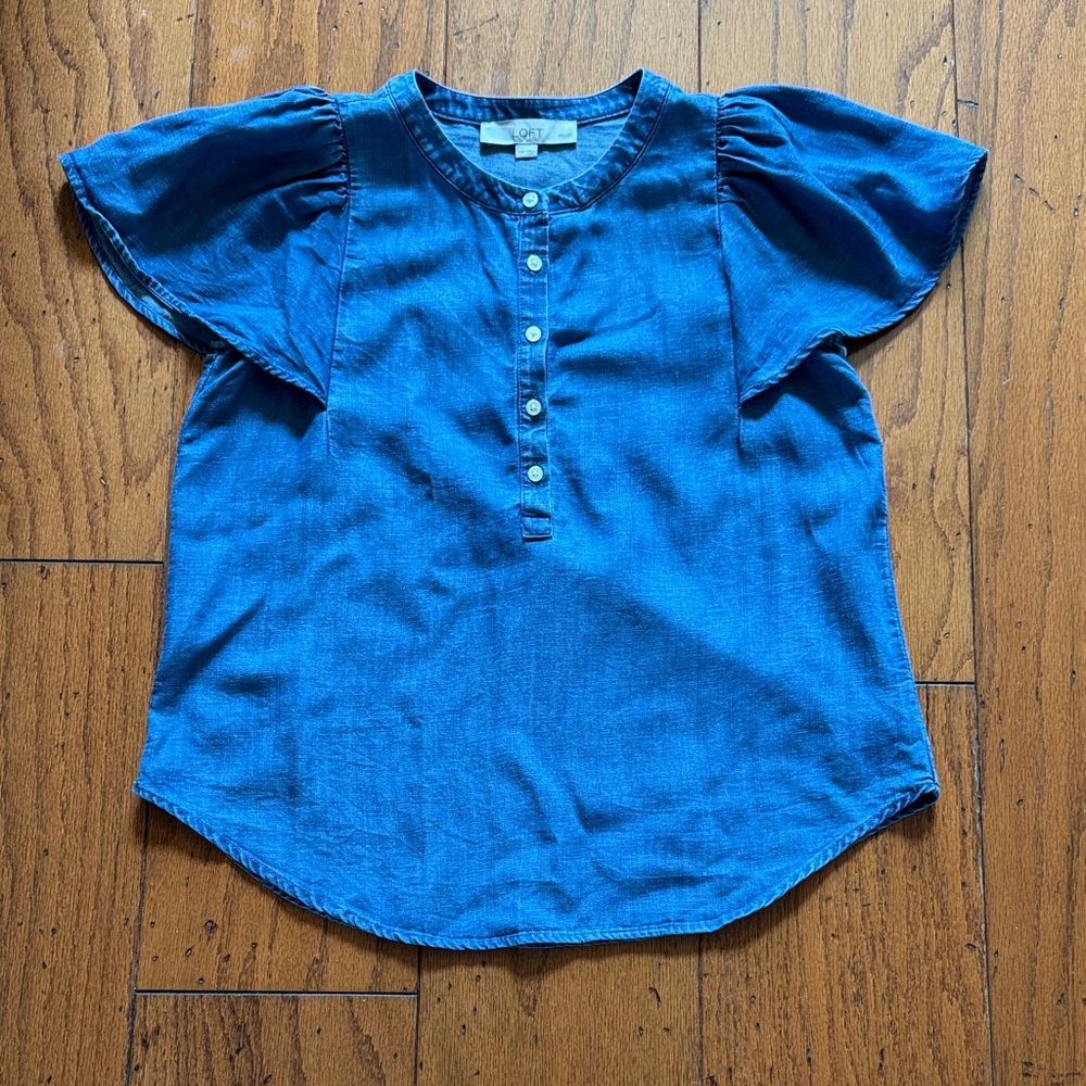 Soo cute! XSP, soft, denim Loft top; excellent- flattering!
